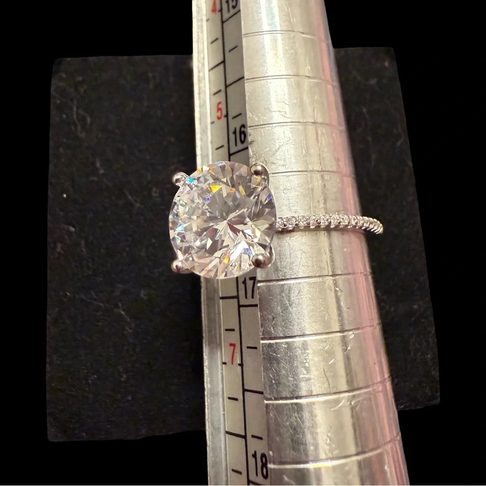 Elegant Natural Zircon Silver Women's Ring
